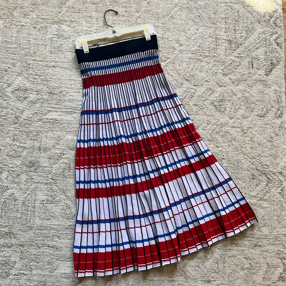 Banana Republic Pleated Skirt, size small